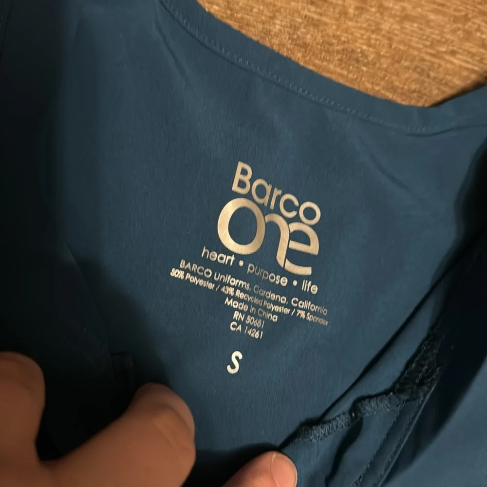 Barco one scrub top‎ small